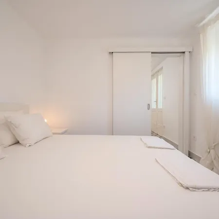 Apartment Beachfront Antonio Miro *