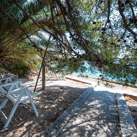 Beachfront Antonio Miro Apartment Trogir