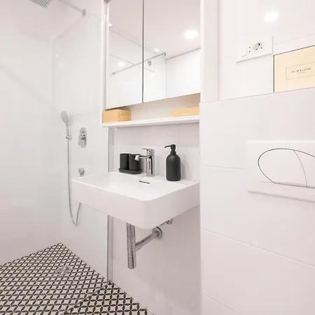 Apartment Beachfront Antonio Miro Trogir