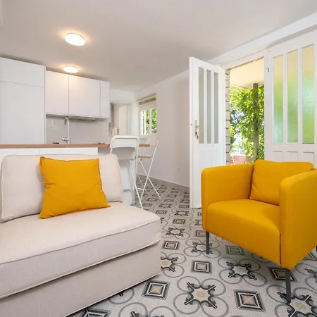 Beachfront Antonio Miro Apartment