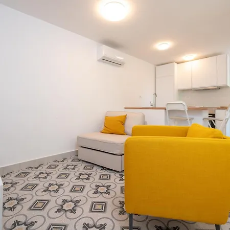 Beachfront Antonio Miro Apartment *