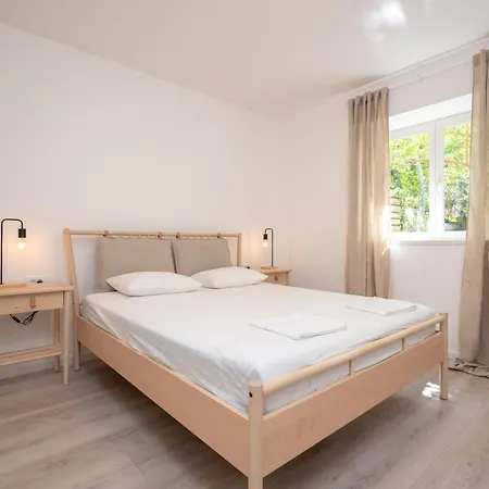 Beachfront Antonio Miro Apartment *