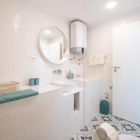 Beachfront Antonio Miro Apartment Trogir