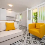 Beachfront Antonio Miro Apartman