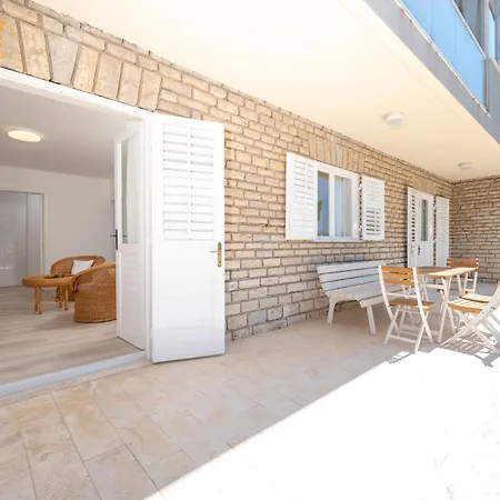 Beachfront Antonio Miro Apartman *